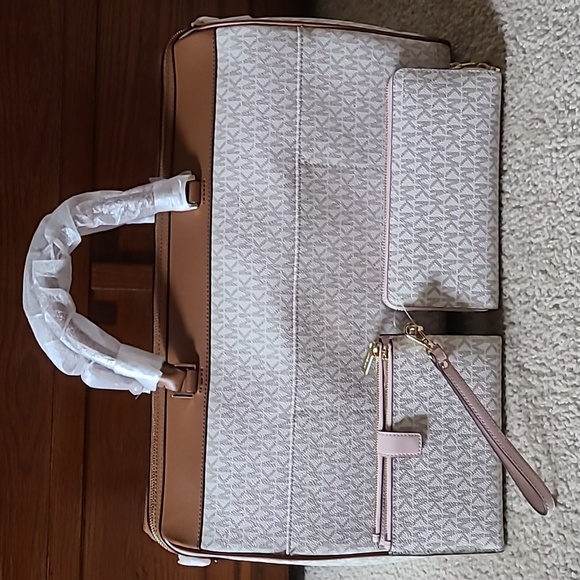Michael Kors Jet Set Travel XL Duffle Weekender Luggage Bag Vanilla & Wallet - Picture 2 of 8